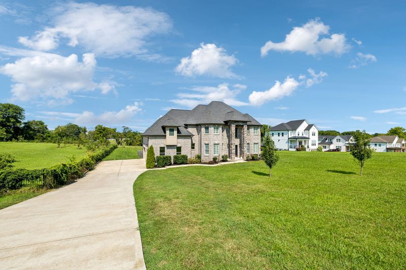 589 Saundersville Ferry Rd, Mount Juliet, TN 37122