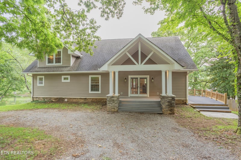 4193 Parris Dr, Lenoir City, TN 37772