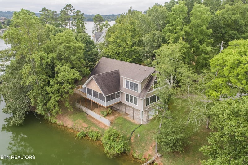 4193 Parris Dr, Lenoir City, TN 37772