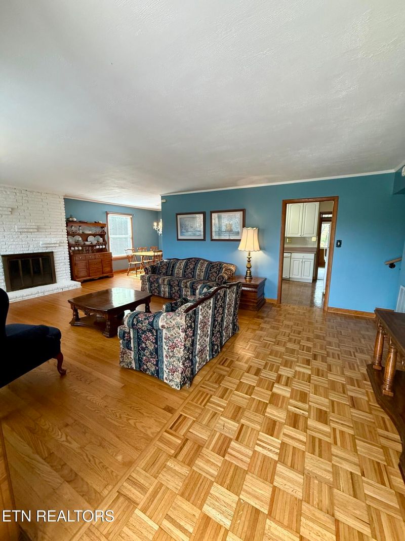 4121 Gaines Rd, Knoxville, TN 37918