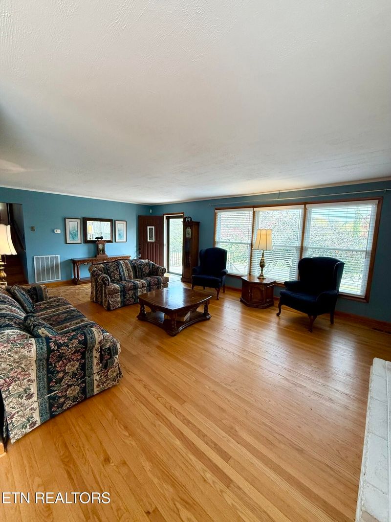 4121 Gaines Rd, Knoxville, TN 37918
