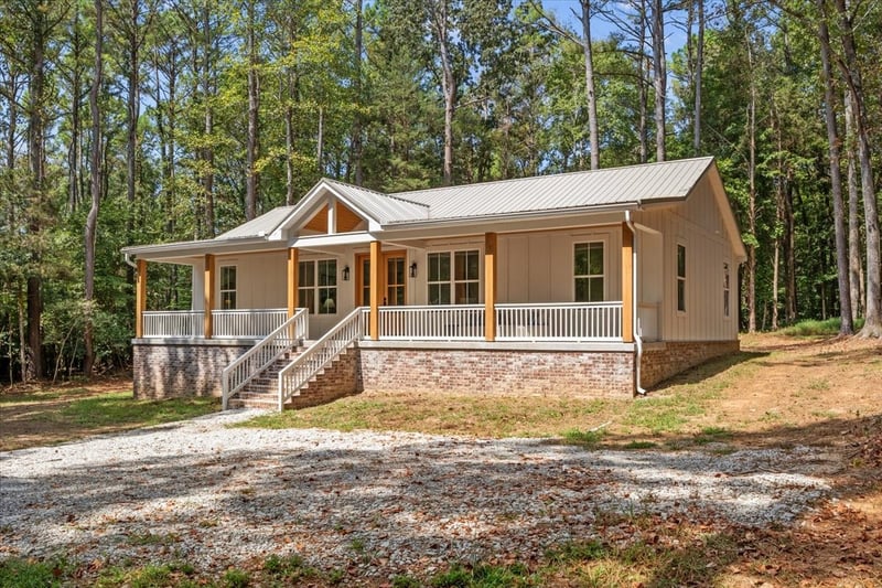 118 Long Rd, Charlotte, TN 37036