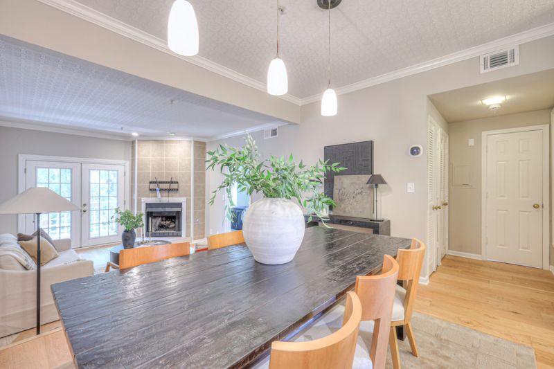 104 W End Pl, Nashville, TN 37205