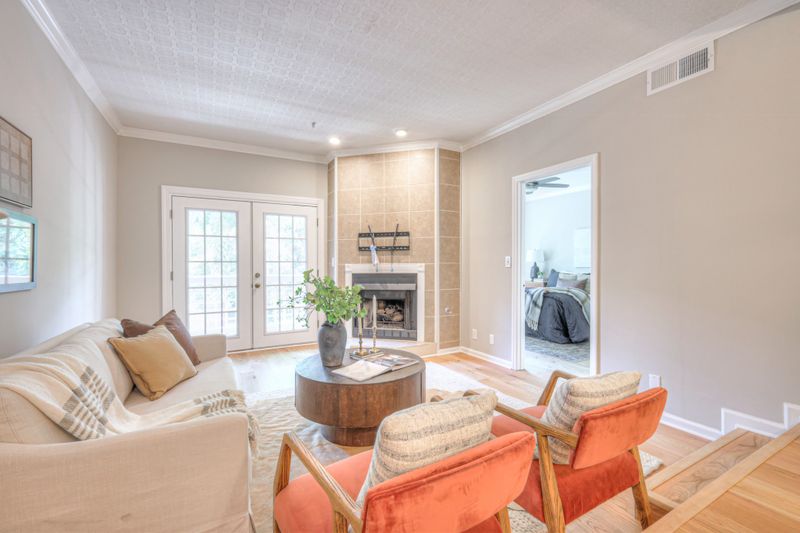 104 W End Pl, Nashville, TN 37205