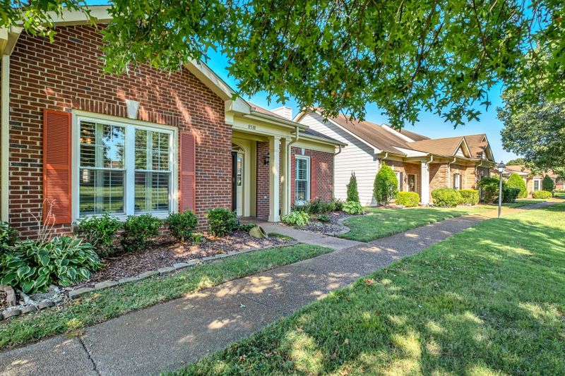 8538 Sawyer Brown Rd, Nashville, TN 37221