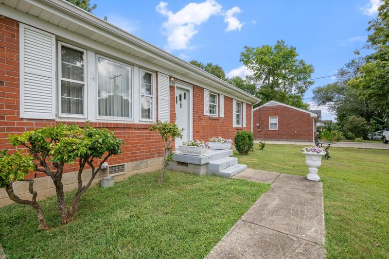 386 Melpar Dr, Nashville, TN 37211