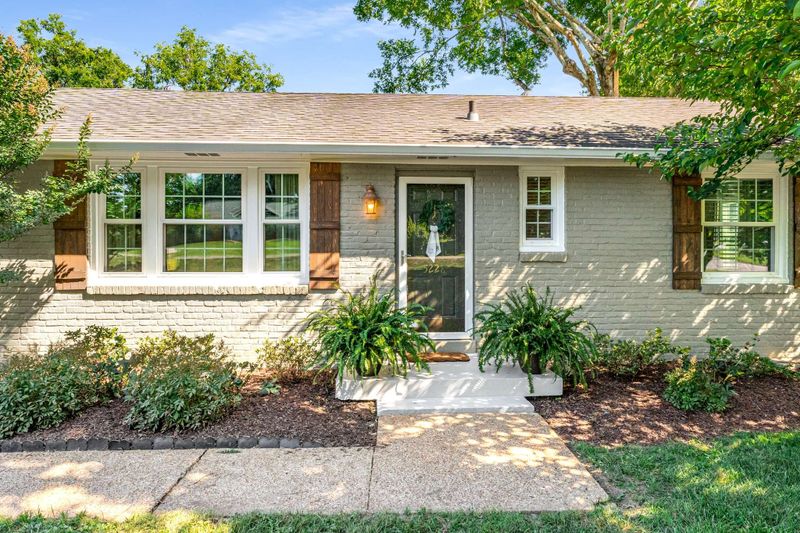 5228 Trousdale Dr, Nashville, TN 37220
