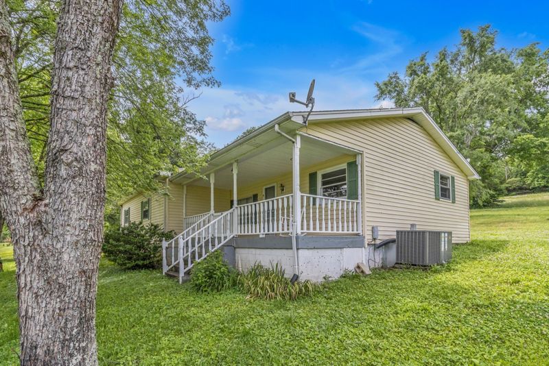 14 Oak Ln, Pleasant Shade, TN 37145