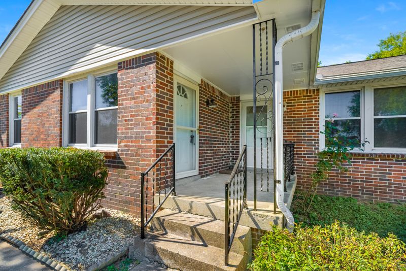 282 Southburn Dr, Hendersonville, TN 37075