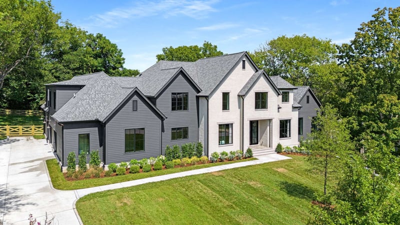 894 Van Leer Dr, Nashville, TN 37220