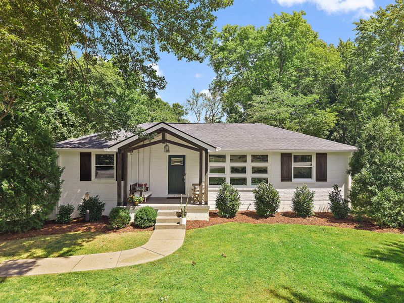 5205 Stallworth Dr, Nashville, TN 37220