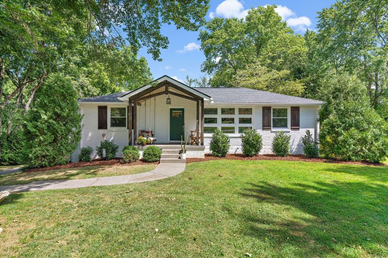 5205 Stallworth Dr, Nashville, TN 37220