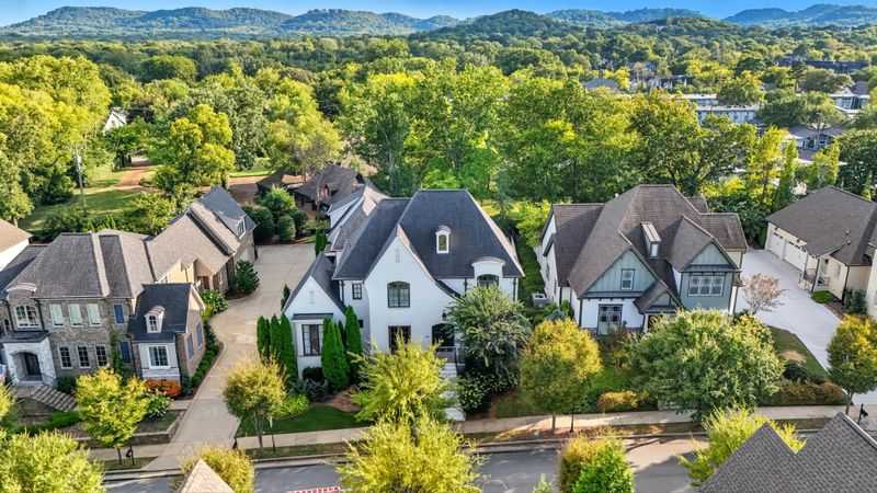 424 Glen West Dr, Nashville, TN 37215