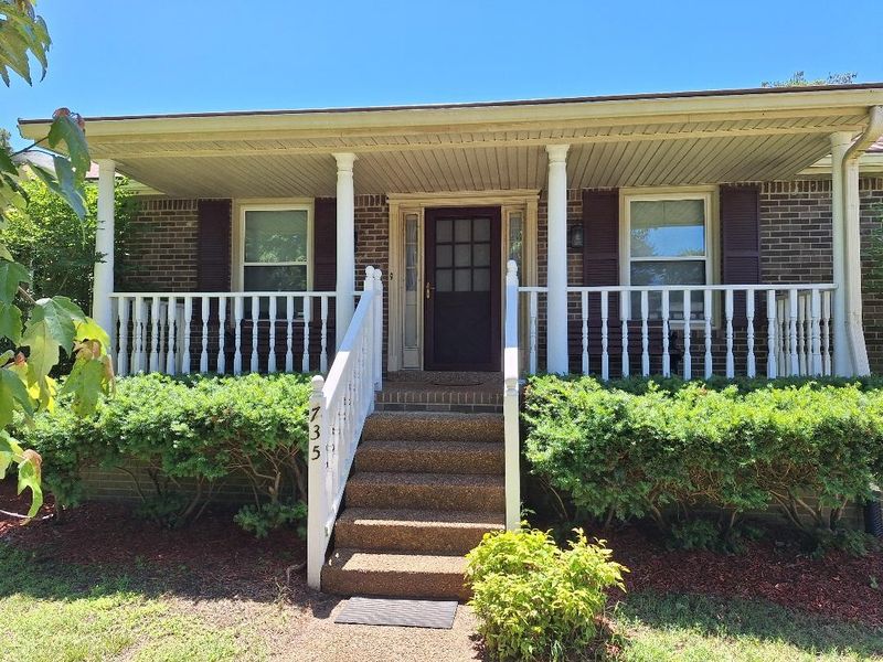735 Dutchmans Ct, Hermitage, TN 37076