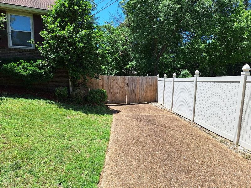 735 Dutchmans Ct, Hermitage, TN 37076