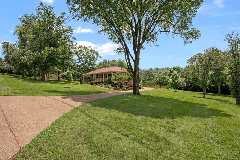 5105 Leath Dr, Nashville, TN 37211