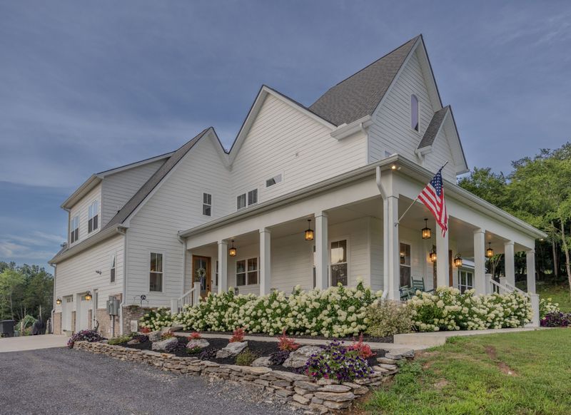 725 Oregon Rd, Lascassas, TN 37085