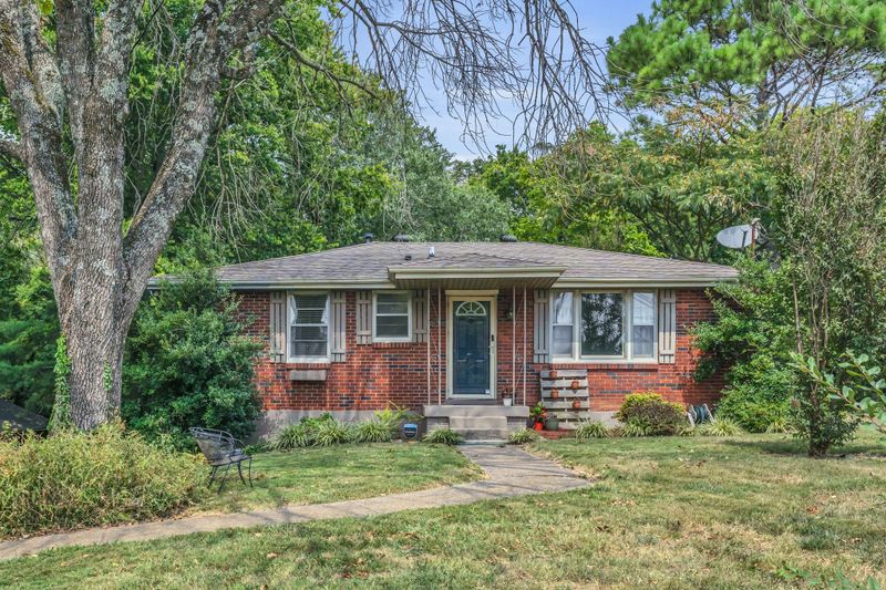 1240 Bell Grimes Ln, Nashville, TN 37207