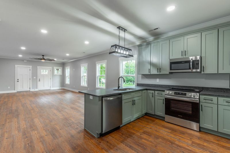 41 Greens Lake Rd, Rossville, GA 30741