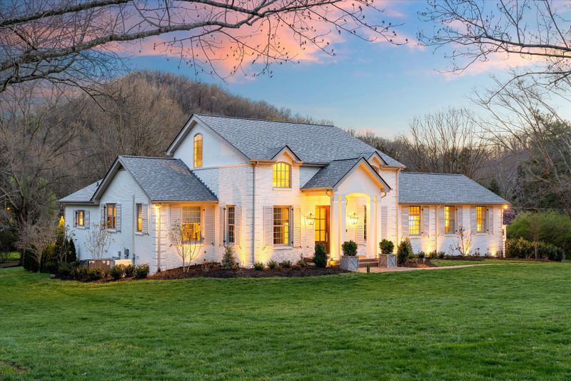 5929 Robert E Lee Dr, Nashville, TN 37215