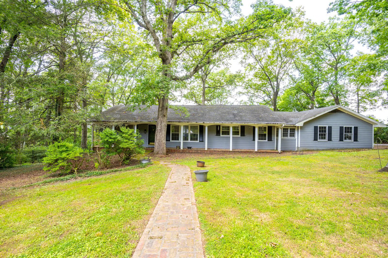 504 Frontier Bluff Rd, Lookout Mountain, GA 30750