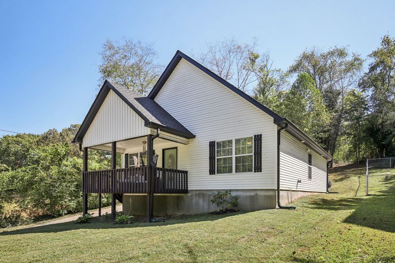 1122 Taylor Town Rd, White Bluff, TN 37187