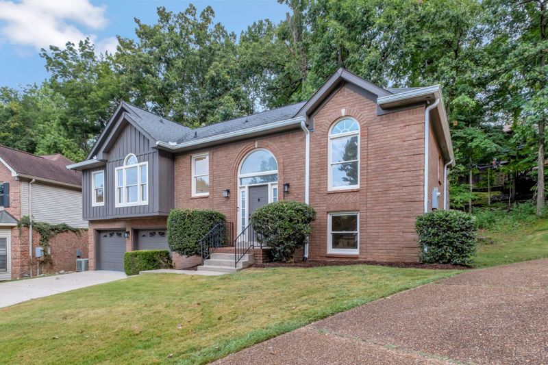 2121 N Ashford Ct, Nashville, TN 37214