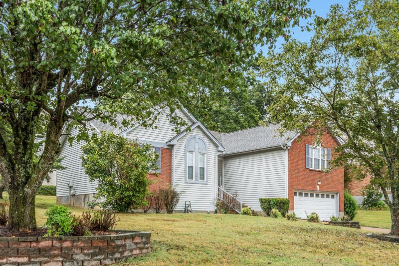2001 Alice Springs Ct, Mount Juliet, TN 37122