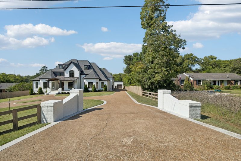 741 Newberry Rd, Nashville, TN 37205