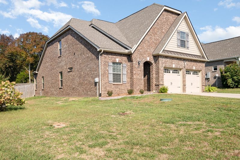 566 Oakvale Ln, Mount Juliet, TN 37122