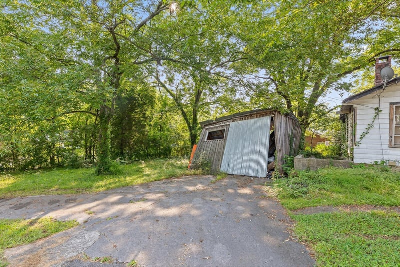 107 Lakeview Dr, Rossville, GA 30741