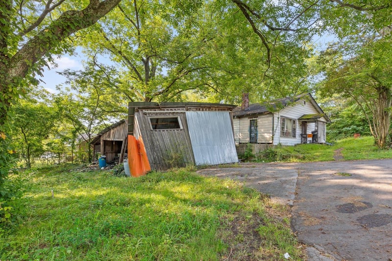 107 Lakeview Dr, Rossville, GA 30741