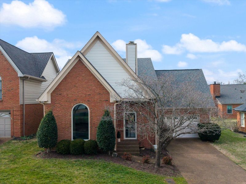 802 S Chestnut Ct, Hermitage, TN 37076