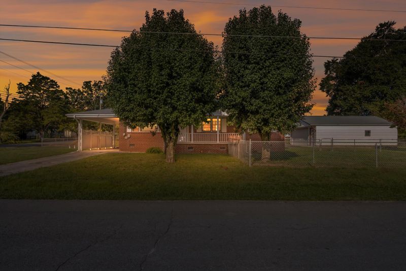 15 Evelyn Dr, Rossville, GA 30741