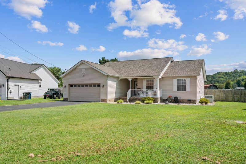 1620 Baucom Dr, Columbia, TN 38401