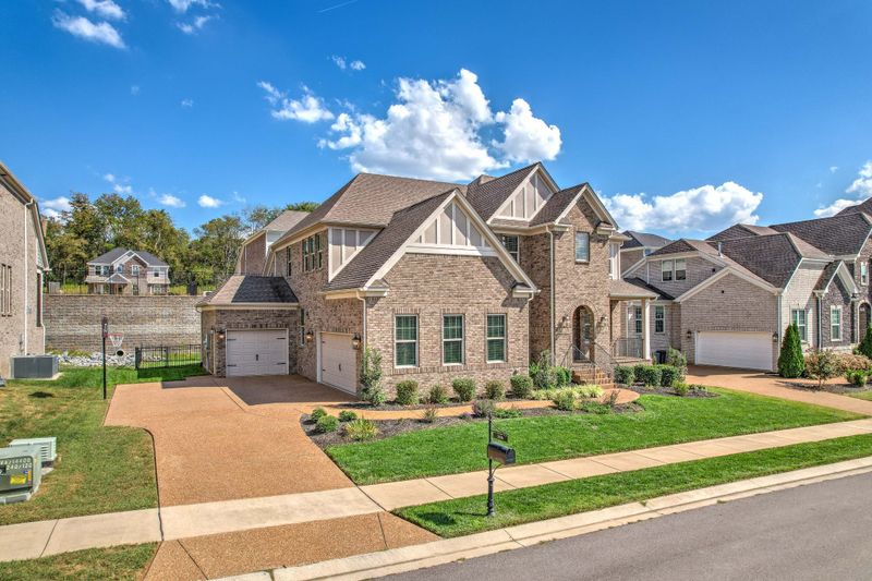 106 N Malayna Dr, Hendersonville, TN 37075