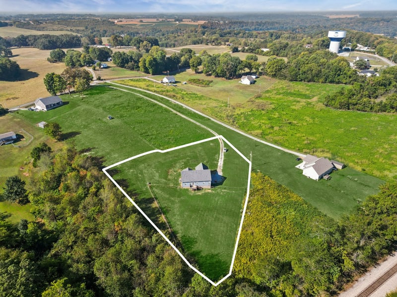 258 Woodruff Rd, Adams, TN 37010