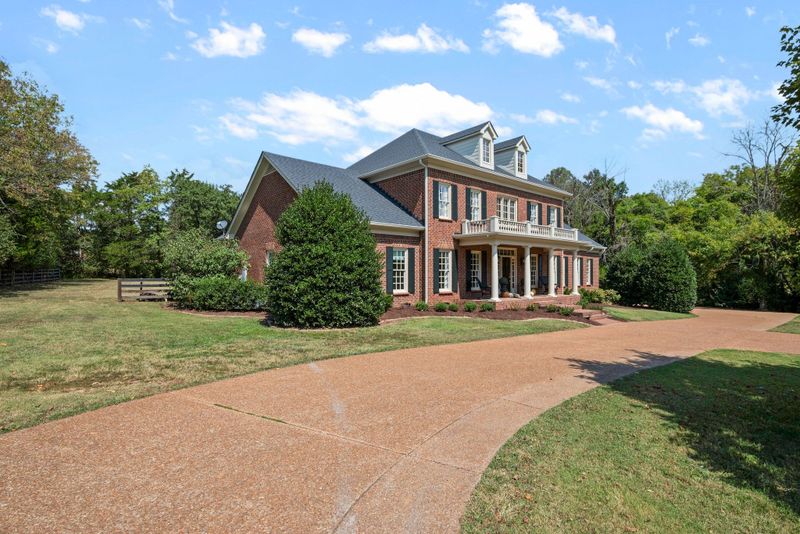 124 Steeplechase Ln, Nashville, TN 37221