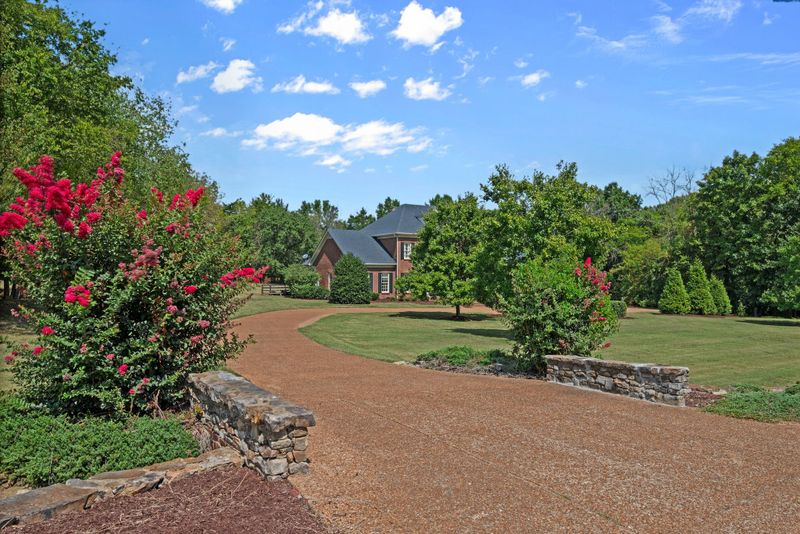 124 Steeplechase Ln, Nashville, TN 37221