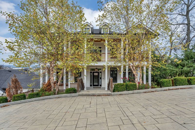 300 35th Ave N, Nashville, TN 37209