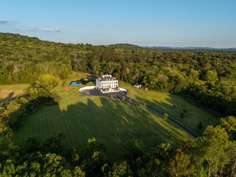 1181 Chicken Rd, Lebanon, TN 37090