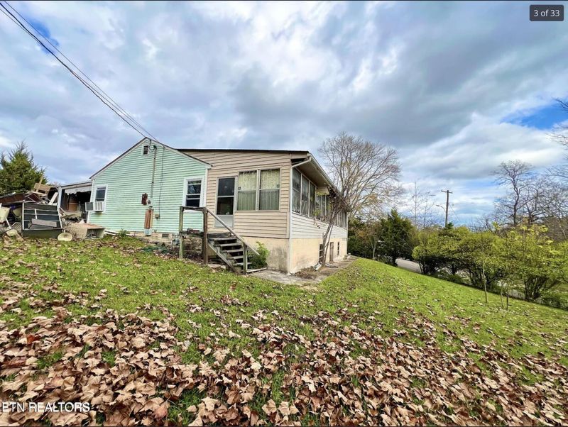 122 Lancaster Rd, Oak Ridge, TN 37830
