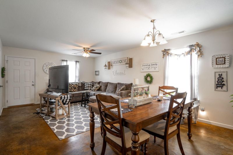 394 Glenview Dr, Trenton, GA 30752