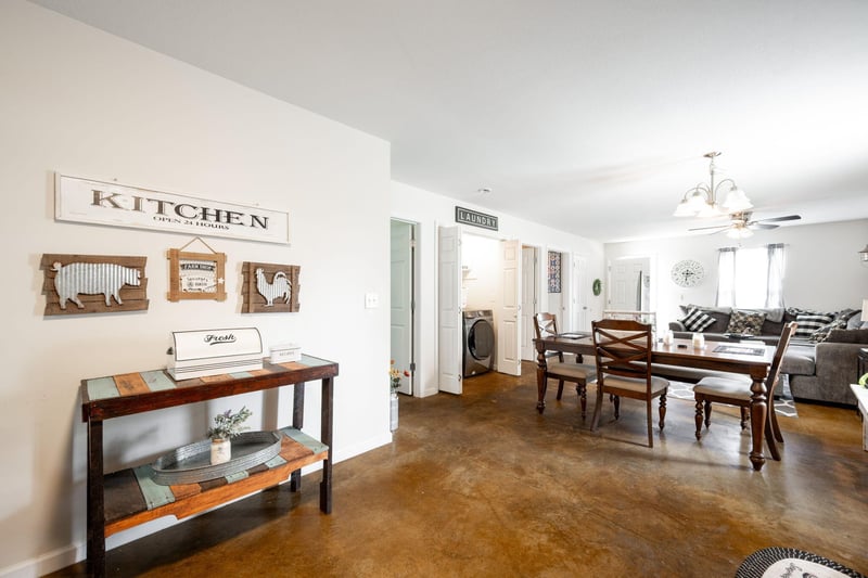 331 Glenview Dr, Trenton, GA 30752
