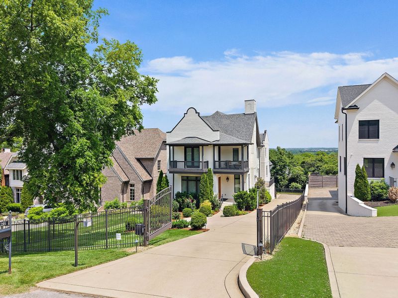 3422B Benham Ave, Nashville, TN 37215