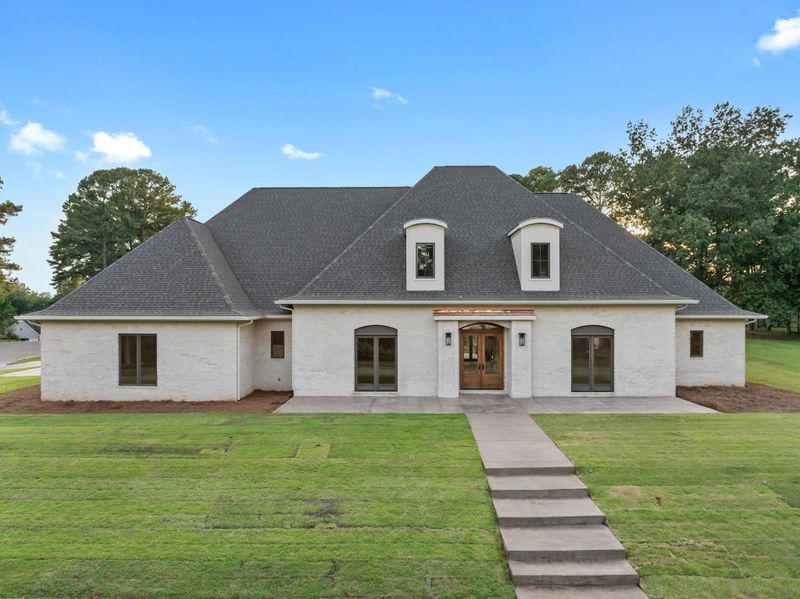 235 Indian Springs Dr, Florence, AL 35634