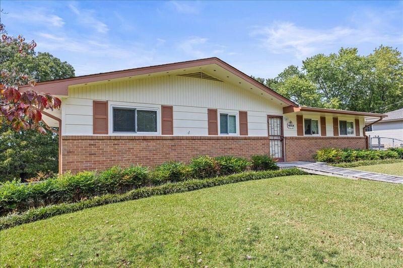 973 Crestridge Dr, Rossville, GA 30741
