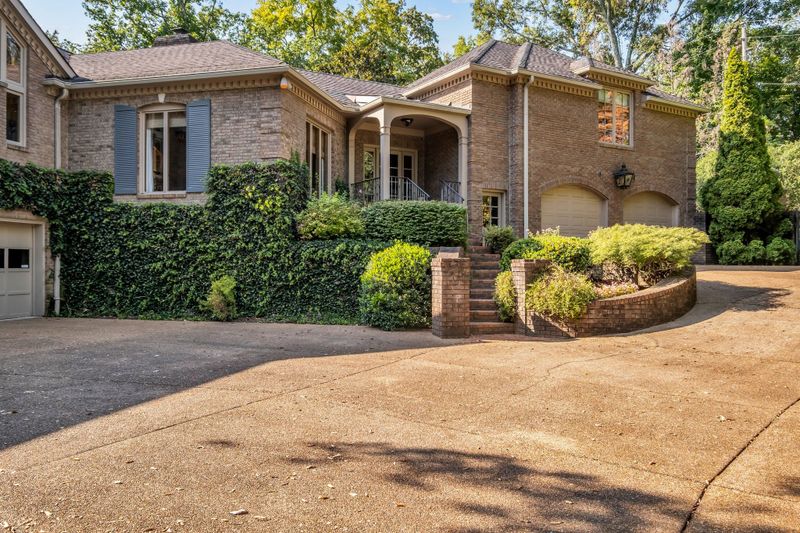 6420 E Valley Ct, Nashville, TN 37205