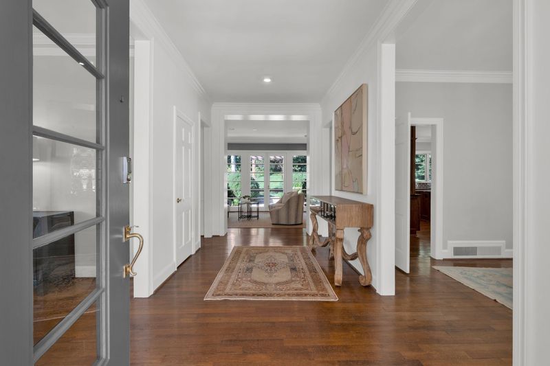 6108 Hickory Valley Rd, Nashville, TN 37205