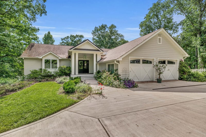 3925 Perkins Rd, Thompsons Station, TN 37179